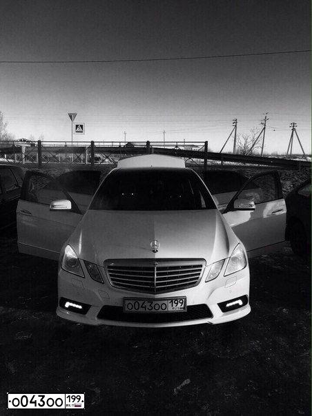 Фото автомобиля MERCEDES-BENZ E200, 2011 — госномер Е891ВР550. Цвет: Белый