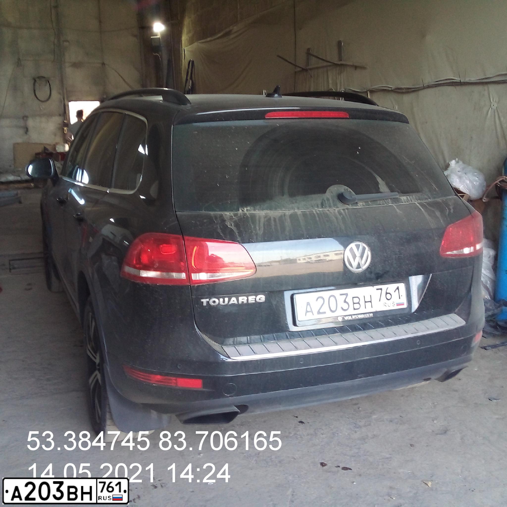 Фото автомобиля VOLKSWAGEN TOUAREG, 2011 — госномер А722СО122. Цвет: ЧЕРНЫЙ