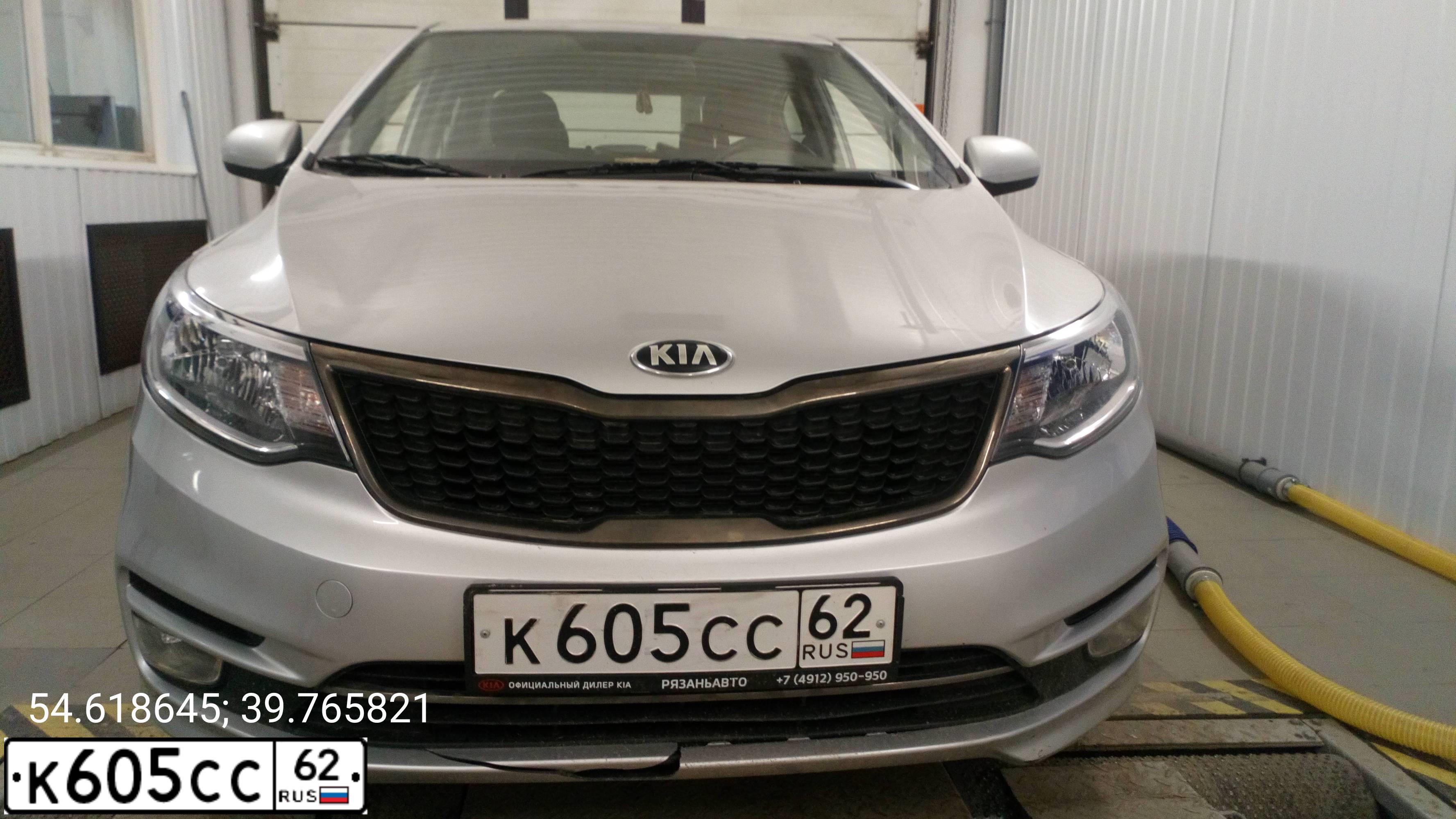 Фото автомобиля KIA RIO, 2017 — госномер К605СС62. Цвет: СЕРЕБРИСТЫЙ