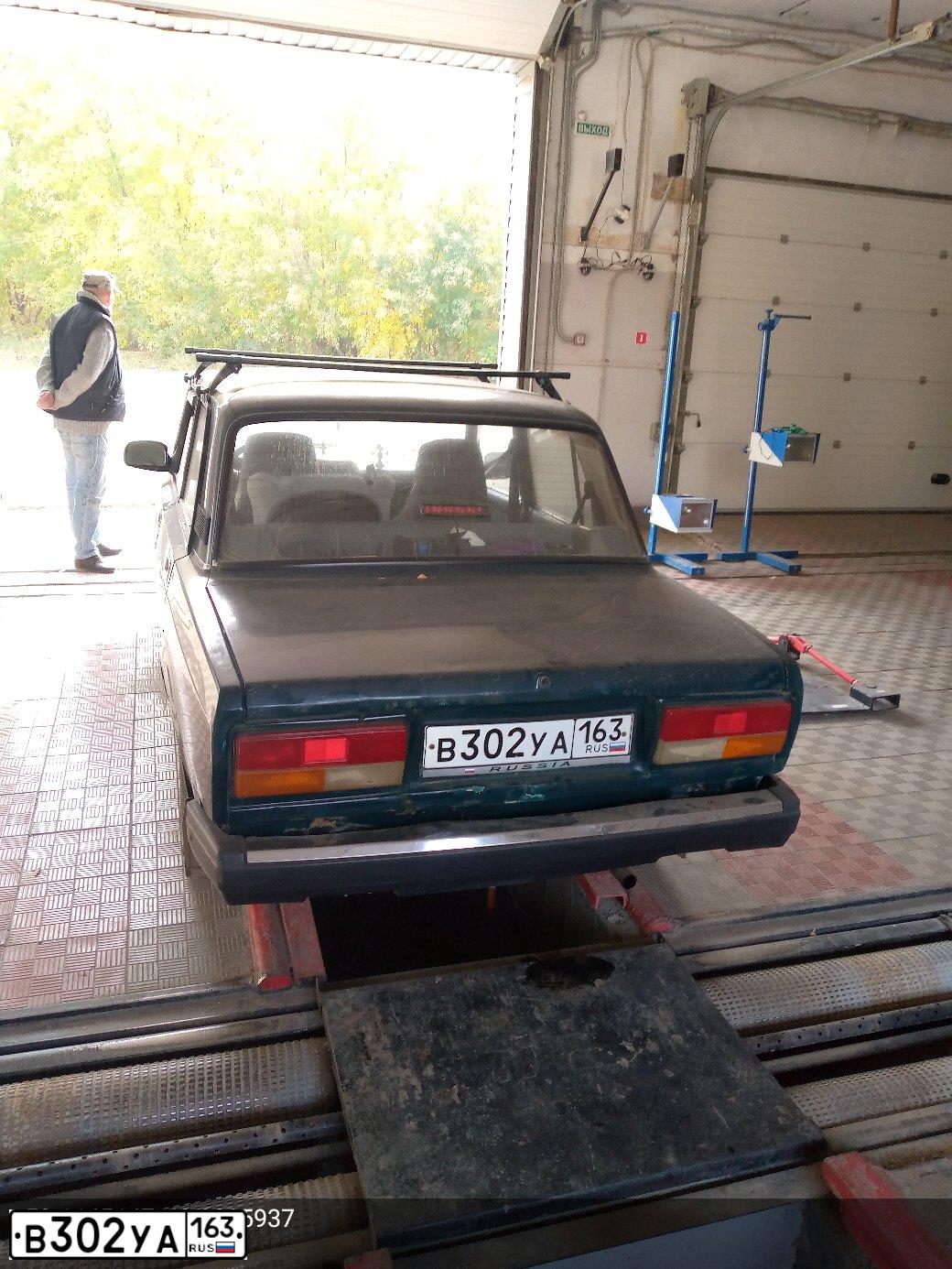 Фото автомобиля LADA 2107 LADA, 2007 — госномер В302УА163. Цвет: Темно-зеленый