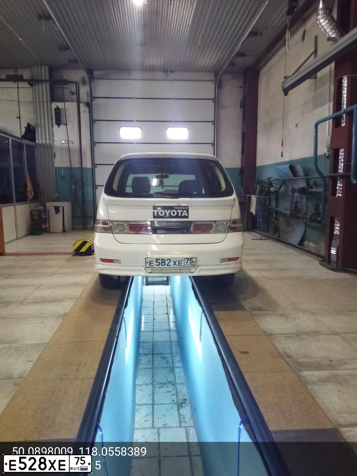 Фото автомобиля LEXUS RX, 2000 — госномер Е528ХЕ75. Цвет: СЕРЫЙ