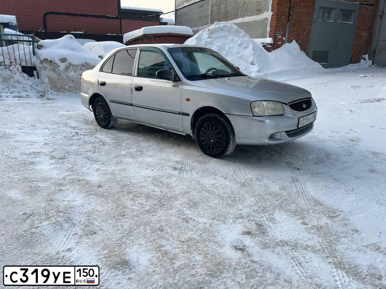Фото автомобиля TAGAZ ACCENT, 2002 — госномер С319УЕ150. Цвет: СЕРЫЙ