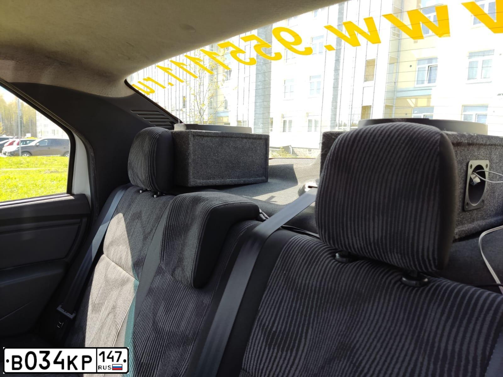 Фото автомобиля RENAULT LOGAN, 2014 — госномер Т701РР797. Цвет: Белый
