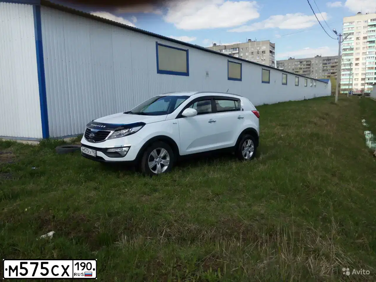 Фото автомобиля KIA SPORTAGE, 2012 — госномер М575СХ190. Цвет: Белый