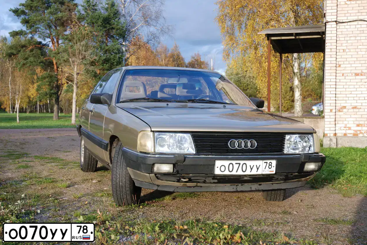 Фото автомобиля АУДИ 100, 1984 — госномер О070УУ78. Цвет: СВЕТЛО-ЖЕЛТЫЙ