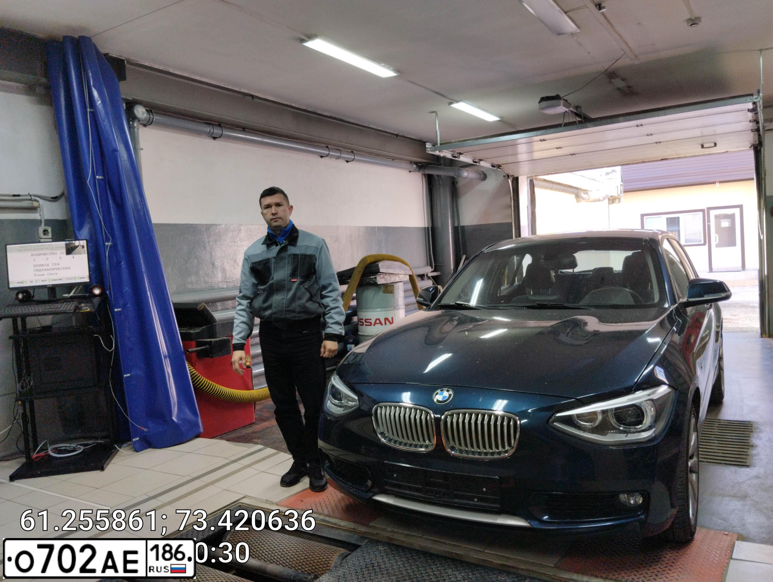 Фото автомобиля BMW SERIE 1, 2012 — госномер Е335РУ186. Цвет: синий