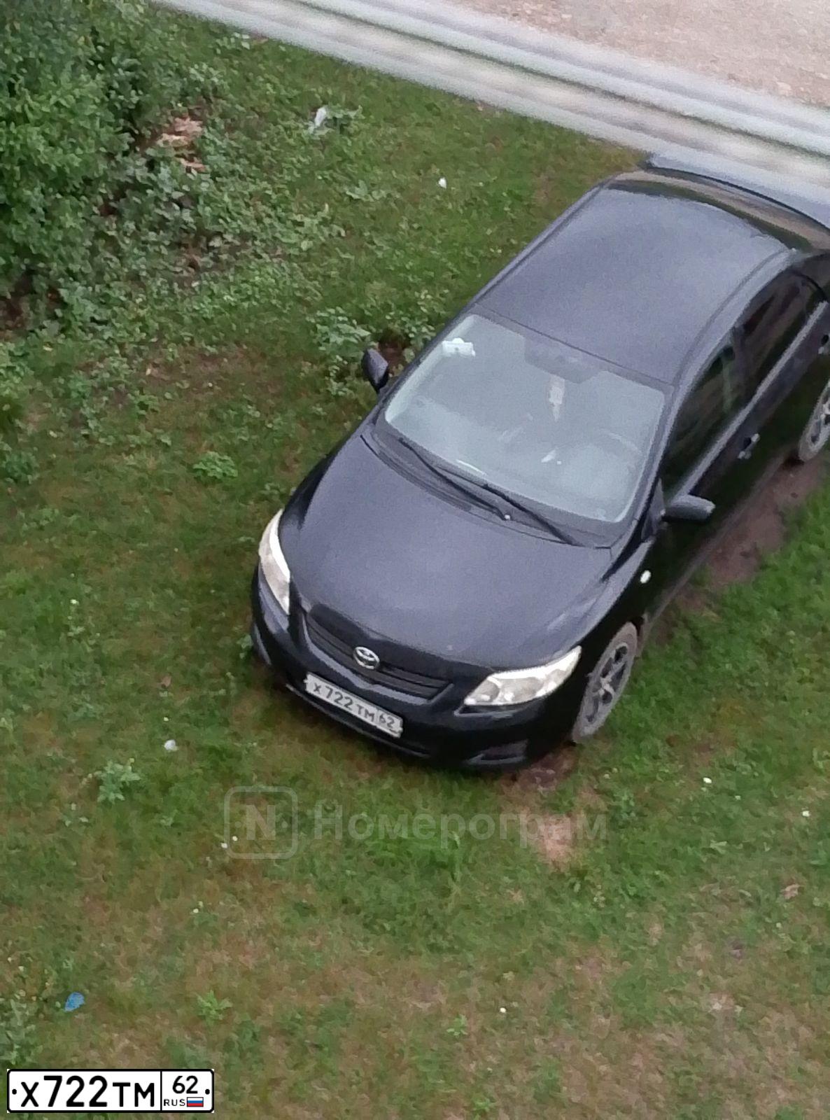 Фото автомобиля TOYOTA COROLLA, 2007 — госномер С989ЕЕ89. Цвет: ЧЕРНЫЙ