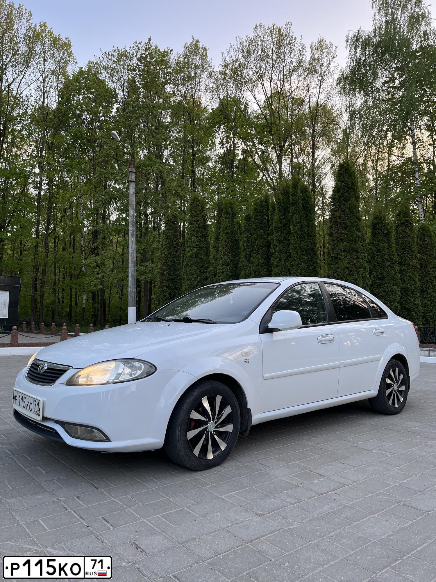 Фото автомобиля DAEWOO GENTRA, 2014 — госномер Н827ВА181. Цвет: БЕЛО-ДЫМЧАТЫЙ