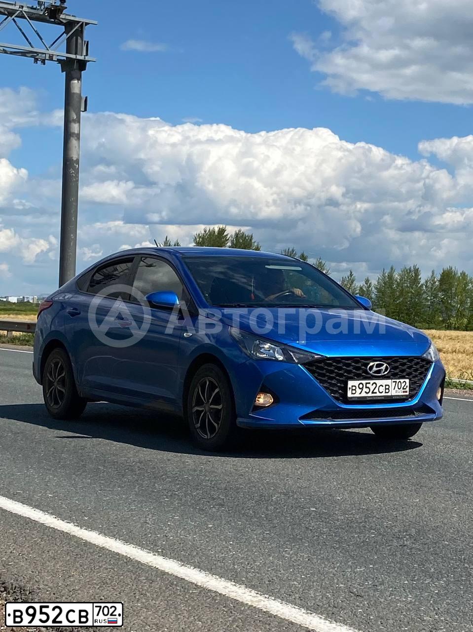 Фото автомобиля HYUNDAI SOLARIS, 2020 — госномер В952СВ702. Цвет: синий