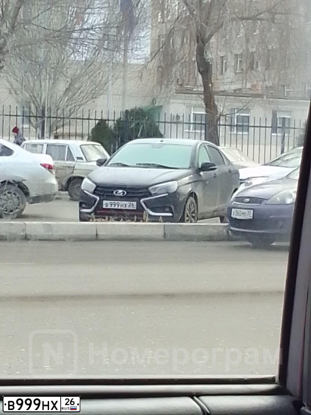Фото автомобиля LADA 2170 PRIORA, 2010 — госномер Р300ЕХ05. Цвет: Белый