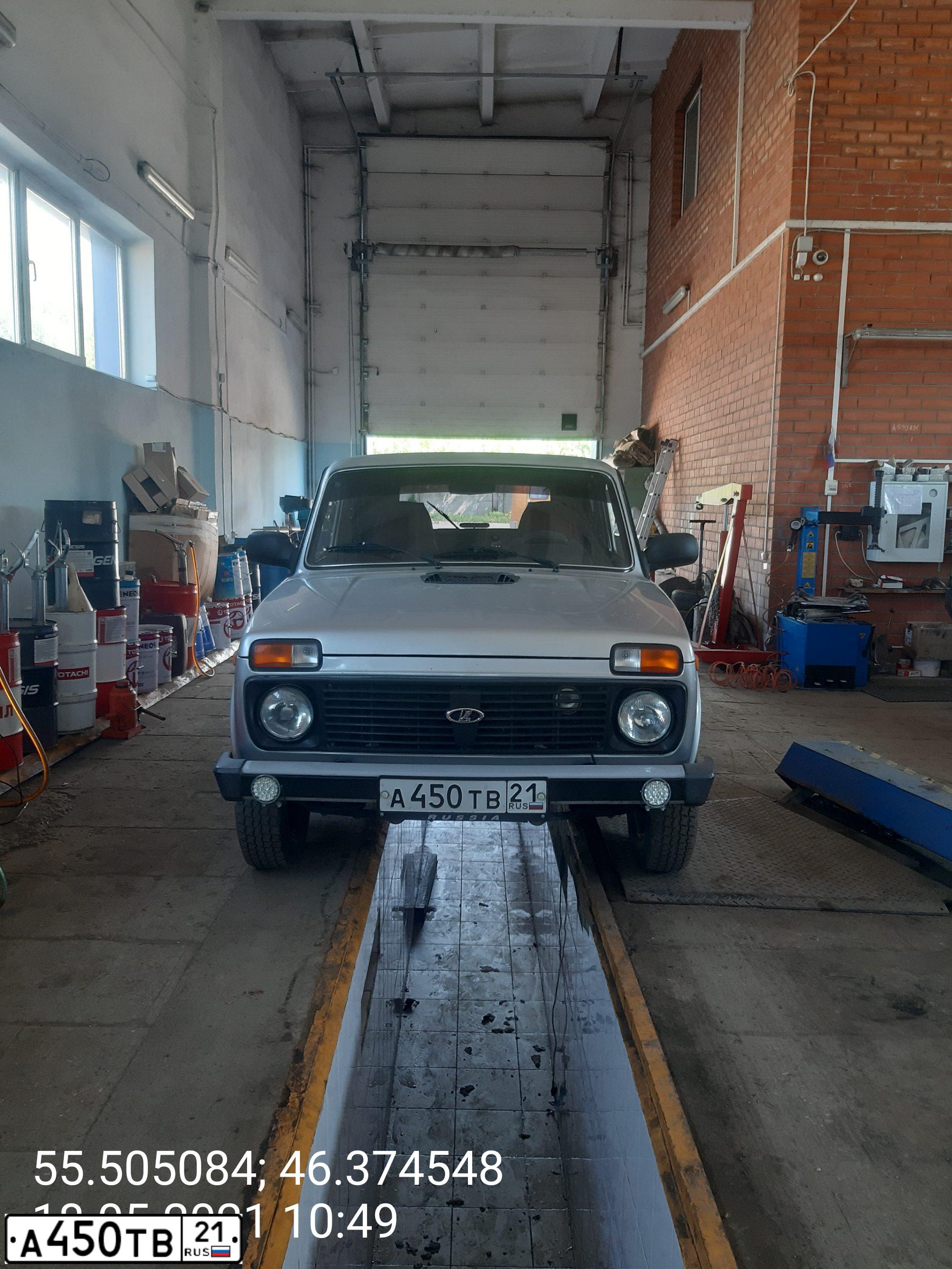 Фото автомобиля LADA 2131 NIVA, 2010 — госномер М138МС21. Цвет: СВЕТЛО-СЕРЕБРИСТЫЙ МЕТАЛЛ