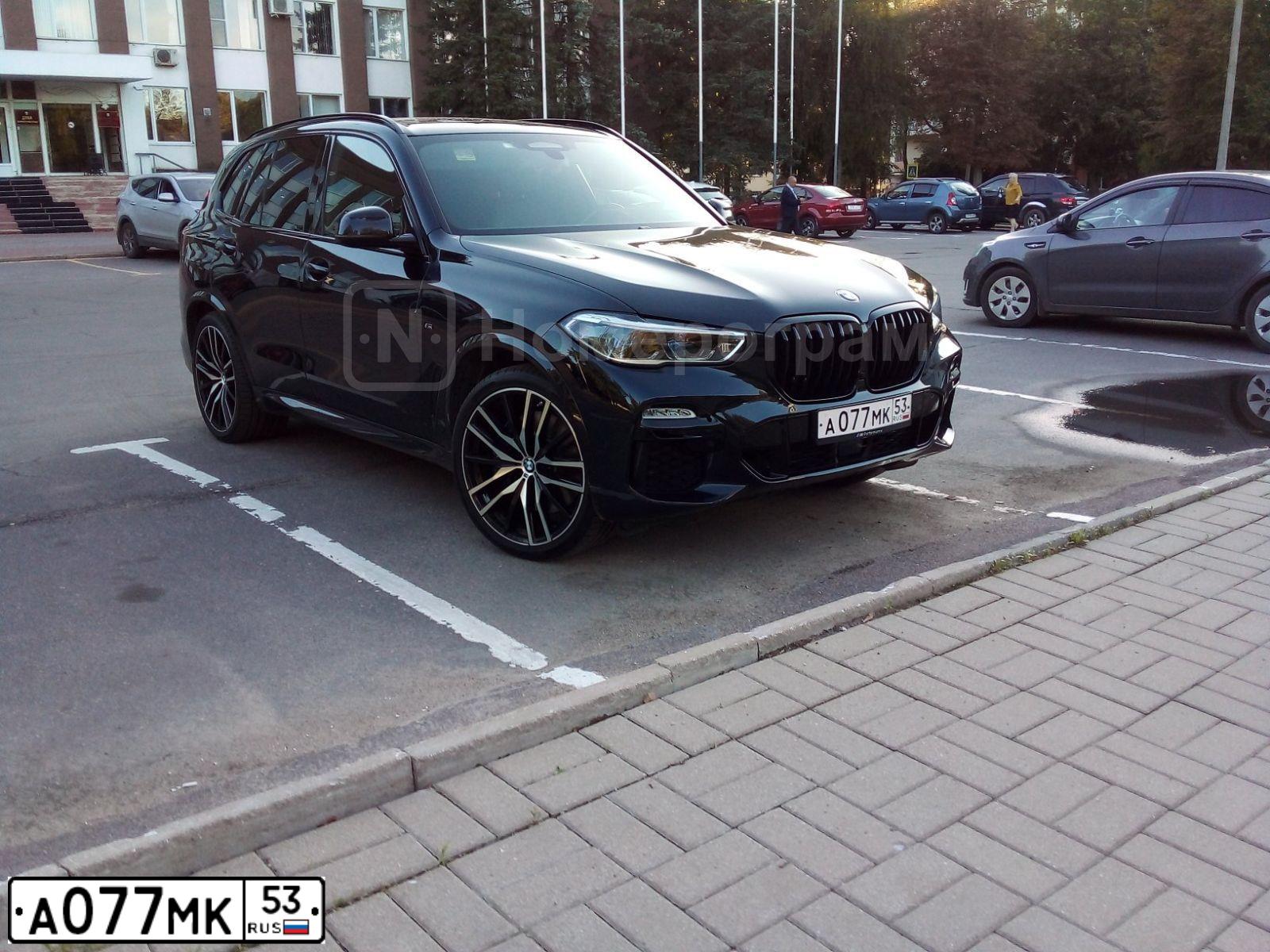Фото автомобиля BMW X5, 2009 — госномер А077МК53. Цвет: ЧЕРНЫЙ