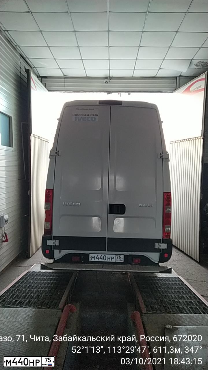 Фото автомобиля IVECO DAILY, 2012 — госномер М440НР75. Цвет: БЕЛЫЙ