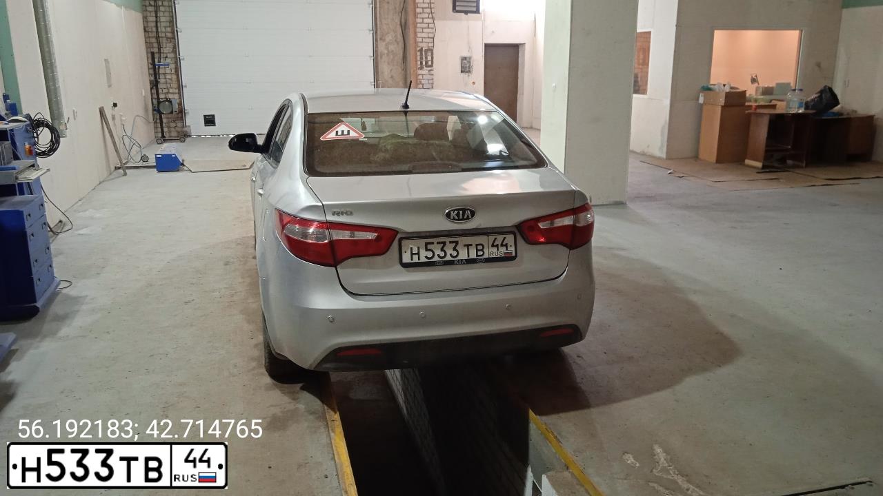 Фото автомобиля KIA RIO, 2011 — госномер М972НТ82. Цвет: Серебристый