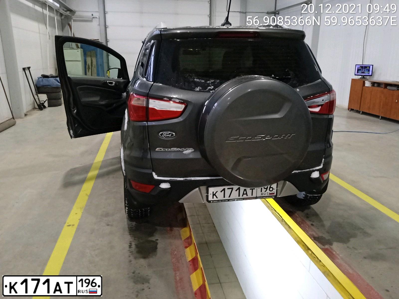 Фото автомобиля FORD ECOSPORT, 2017 — госномер К171АТ196. Цвет: СЕРЫЙ