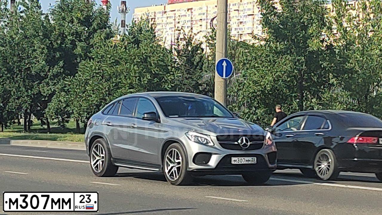 Фото автомобиля MERCEDES GLE-KLASSE, 2016 — госномер Т999ТУ93. Цвет: СЕРЫЙ