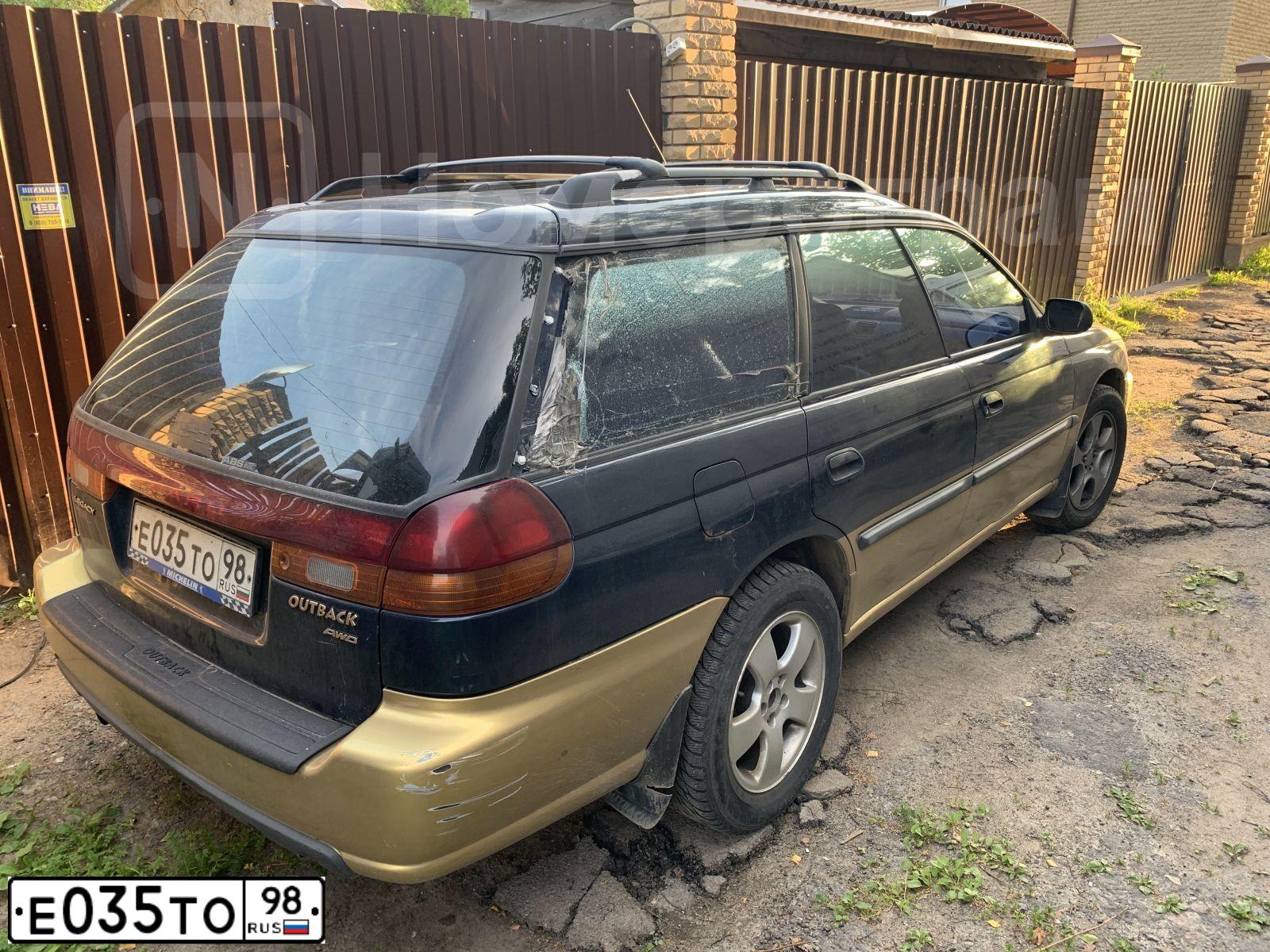 Фото автомобиля SUBARU OUTBACK, 1999 — госномер Е035ТО98. Цвет: ТЕМНО-СИНИЙ