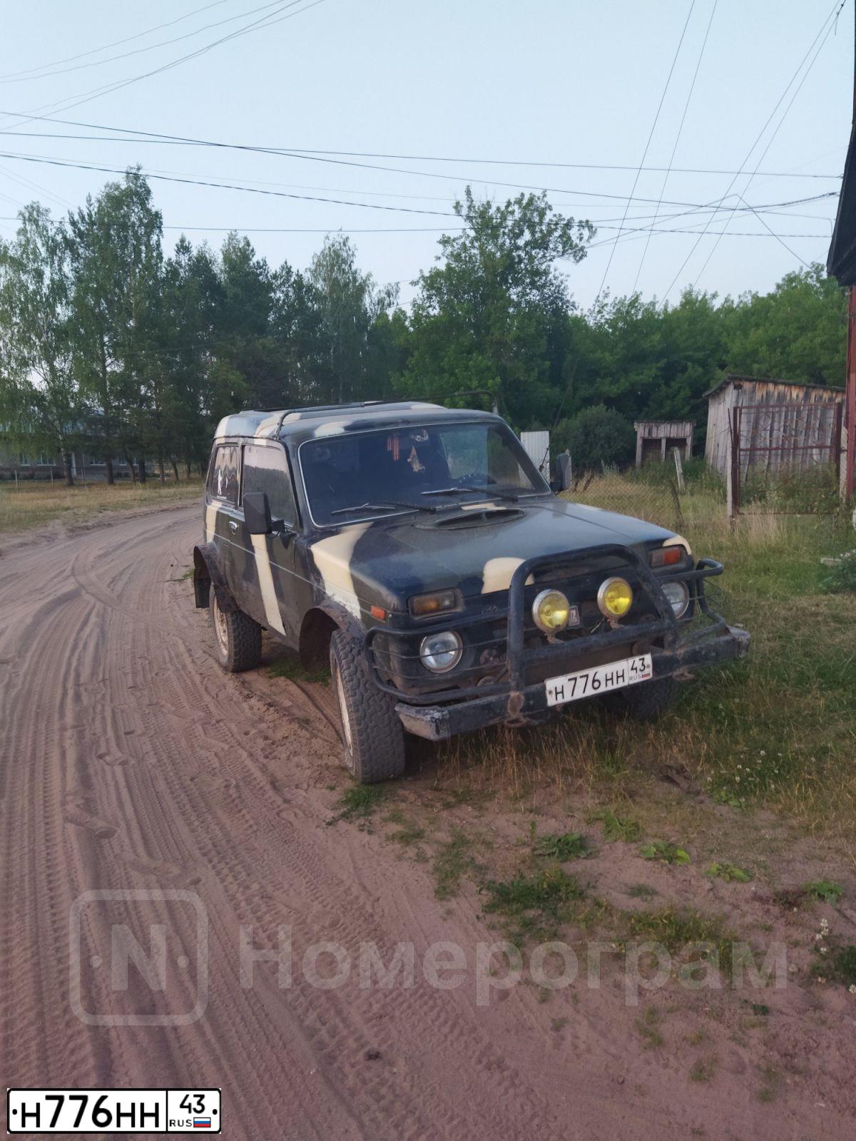 Фото автомобиля LADA 2112, 2002 — госномер Н776НН43. Цвет: Сине-зеленый