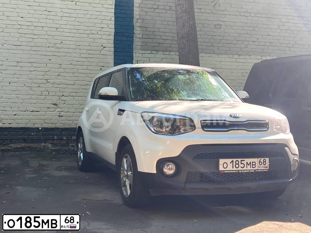 Фото автомобиля KIA SOUL, 2019 — госномер О185МВ68. Цвет: Белый