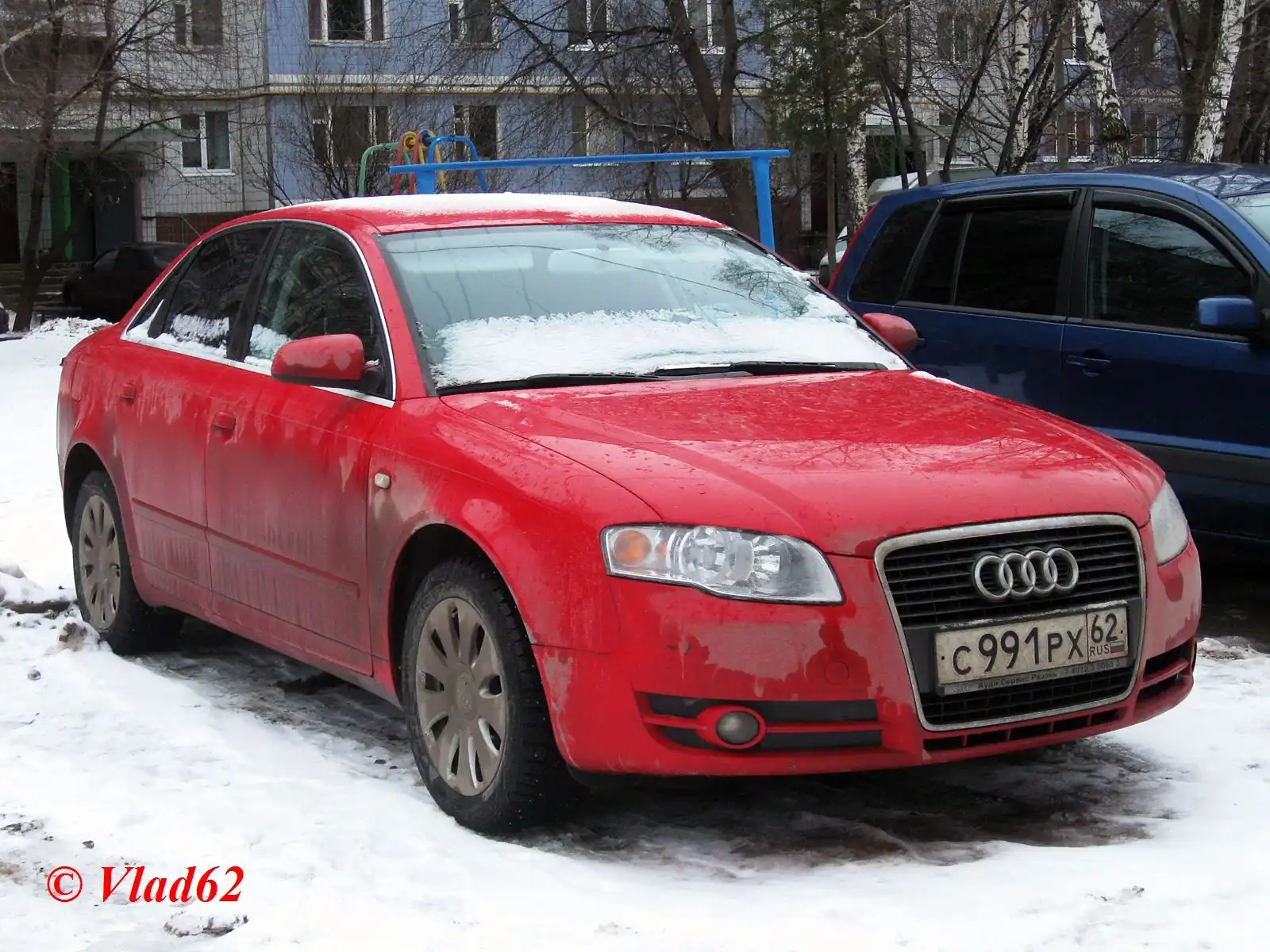 Фото автомобиля AUDI A4, 2007 — госномер В042ВН550. Цвет: Красный
