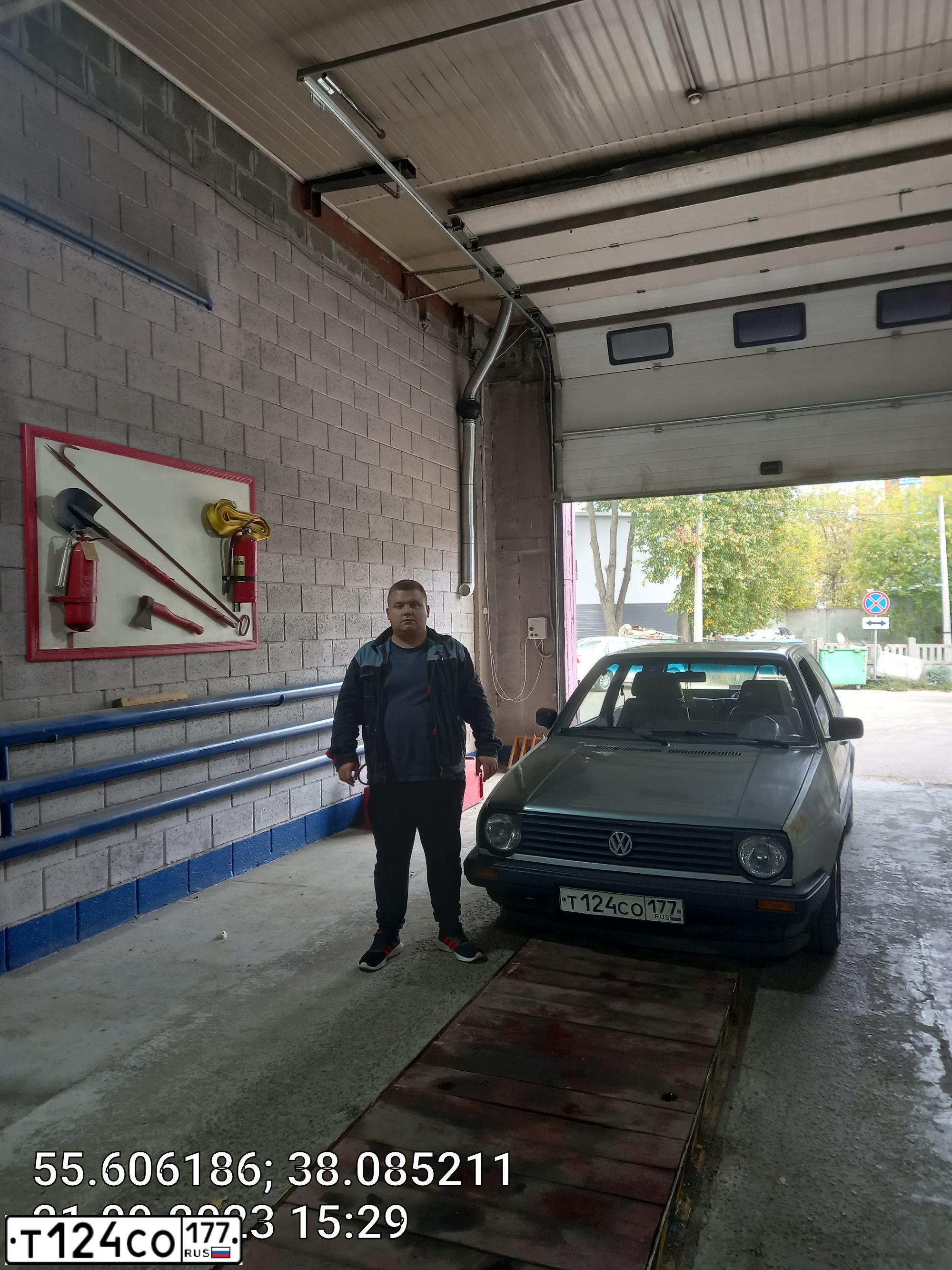 Фото автомобиля VOLKSWAGEN GOLF, 1989 — госномер У113ТХ790. Цвет: ЗЕЛЕНЫЙ