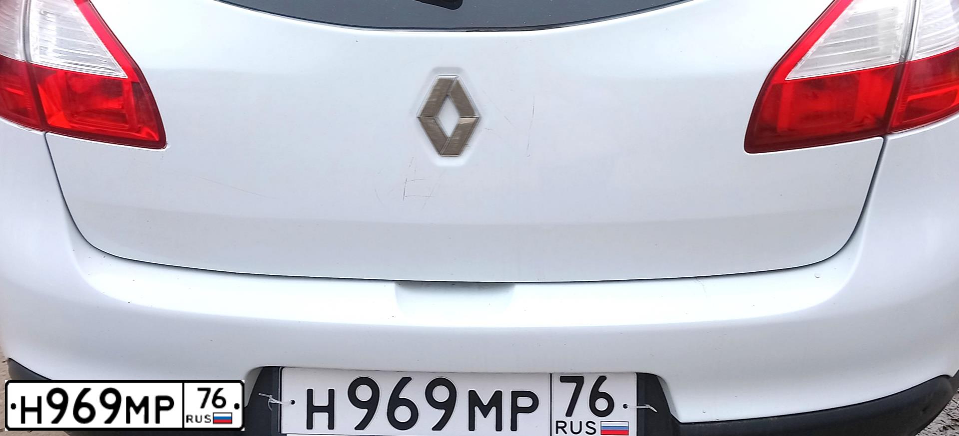 Фото автомобиля RENAULT MEGANE, 2011 — госномер Н969МР76. Цвет: Белый