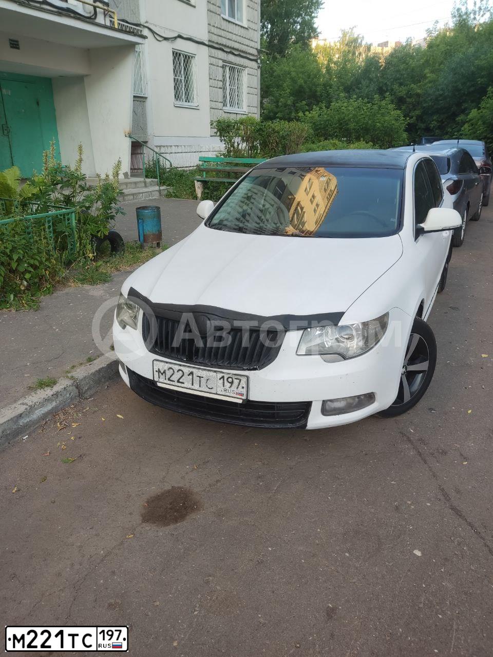 Фото автомобиля SKODA SUPERB, 2012 — госномер М221ТС197. Цвет: БЕЛЫЙ