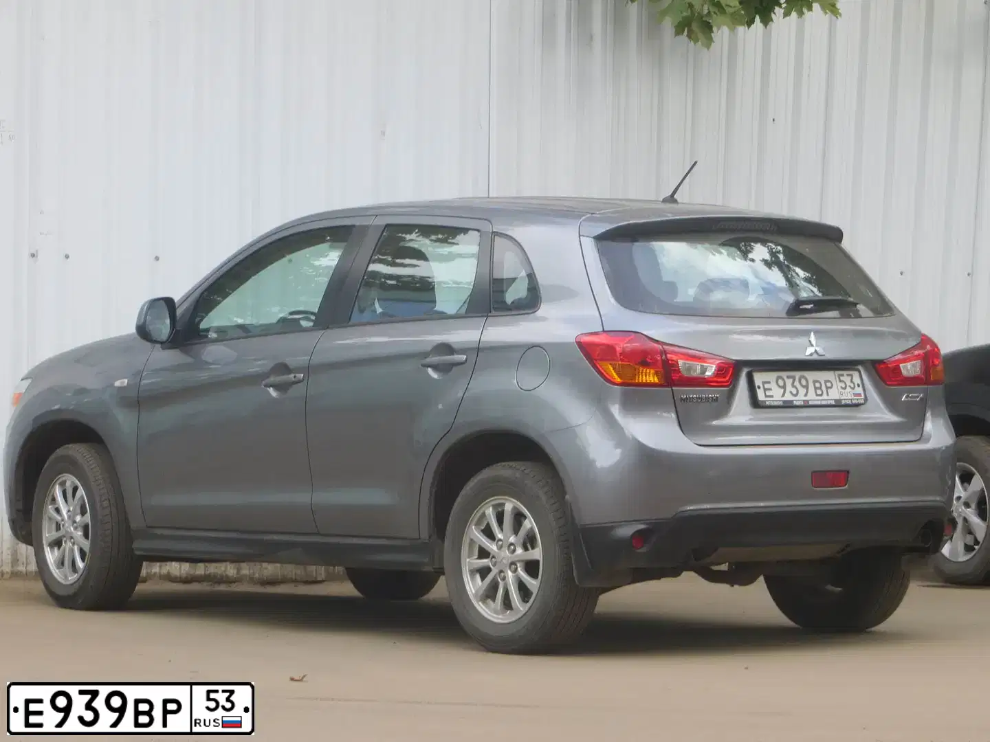 Фото автомобиля MITSUBISHI ASX, 2014 — госномер Е939ВР53. Цвет: Серый