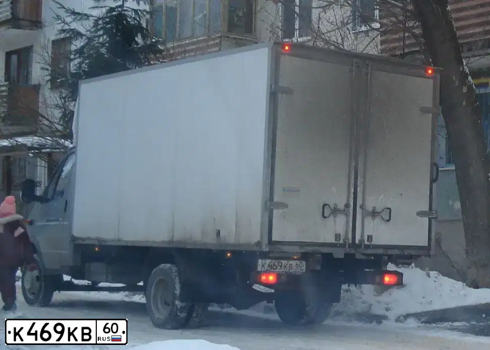 Фото автомобиля GAZ 3302 EL, 2011 — госномер К469КВ60. Цвет: СЕРЕБРИСТЫЙ