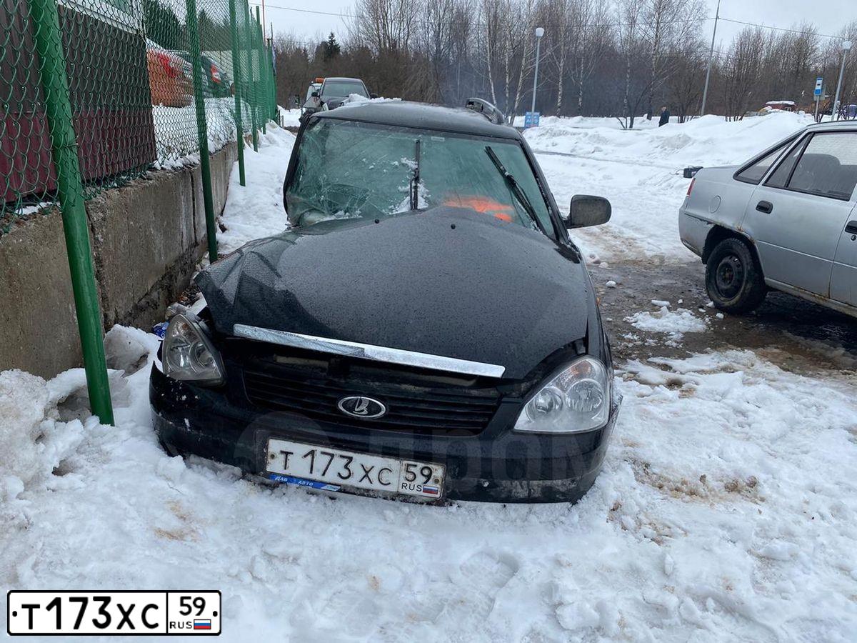 Фото автомобиля LADA 2171 PRIORA, 2010 — госномер Т173ХС59. Цвет: Сине-Черный