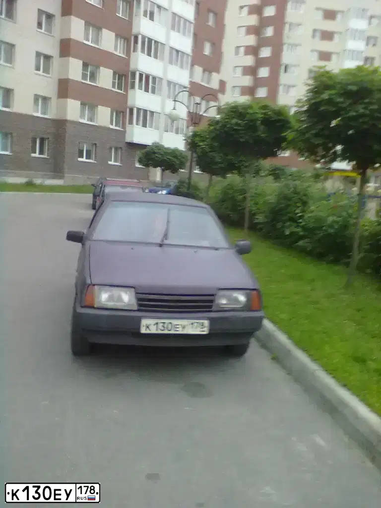 Фото автомобиля LADA 2108 SAMARA, 1997 — госномер Е797РА50. Цвет: БАКЛАЖАН
