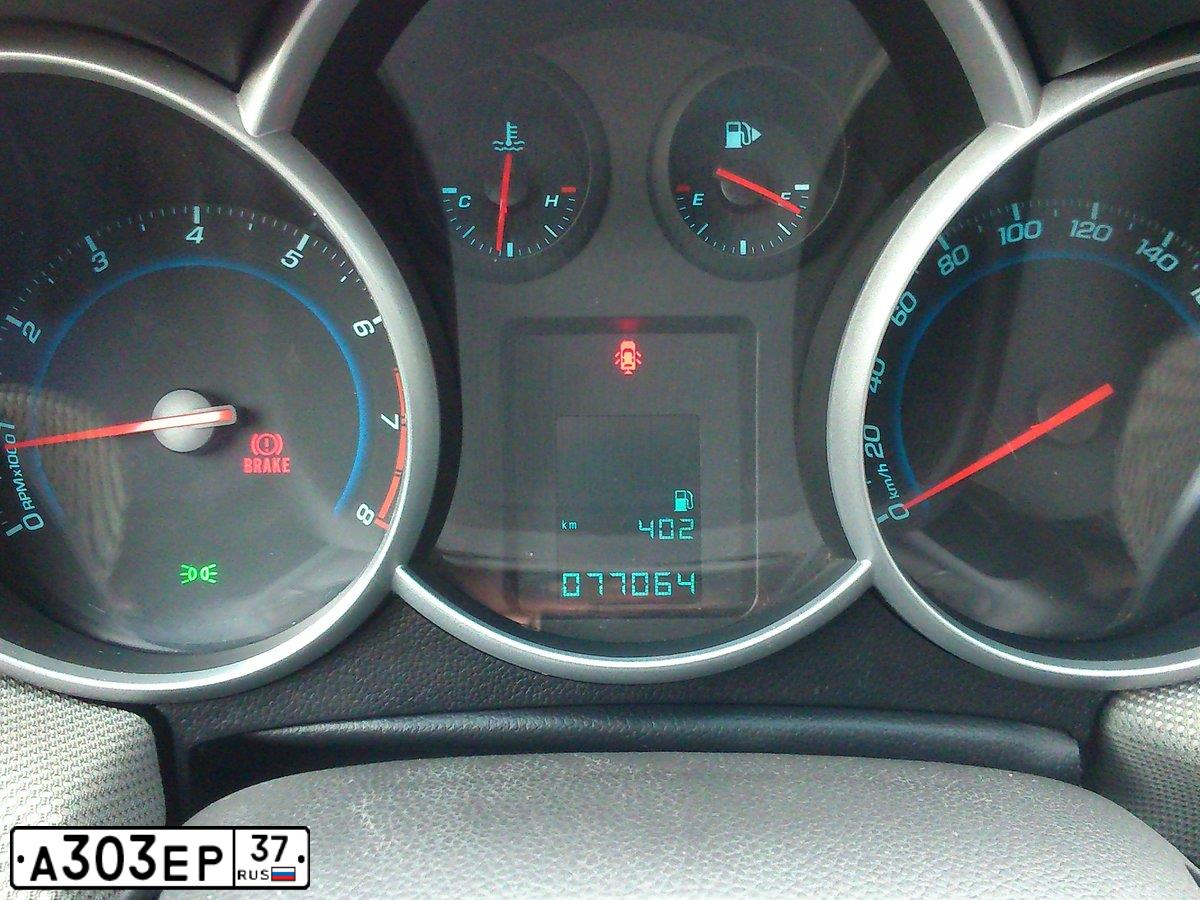 Фото автомобиля CHEVROLET CRUZE, 2012 — госномер К820РХ21. Цвет: Белый