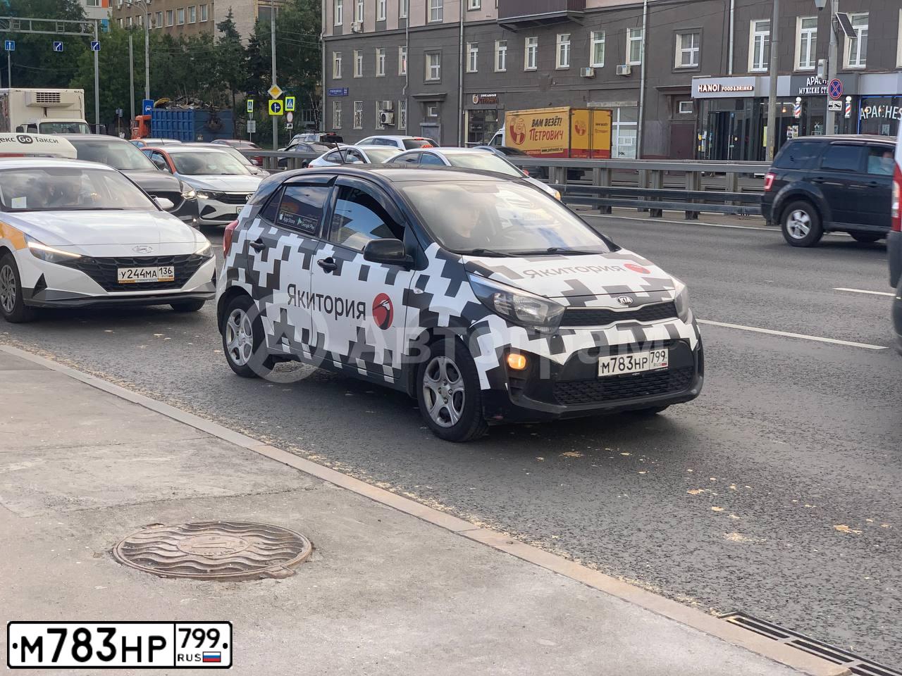 Фото автомобиля KIA PICANTO / MORNING, 2019 — госномер М783НР799. Цвет: ЧЕРНО-БЕЛЫЙ