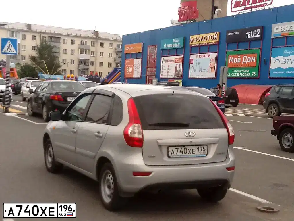 Фото автомобиля LADA 2192 KALINA, 2013 — госномер А740ХЕ196. Цвет: СЕРЕБРИСТЫЙ