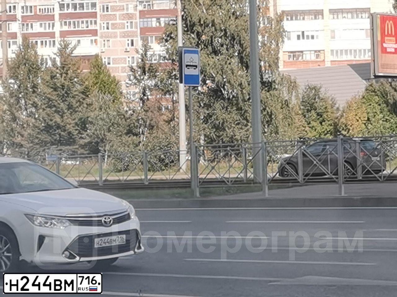 Фото автомобиля TOYOTA CAMRY, 2015 — госномер Х512АВ16. Цвет: Белый