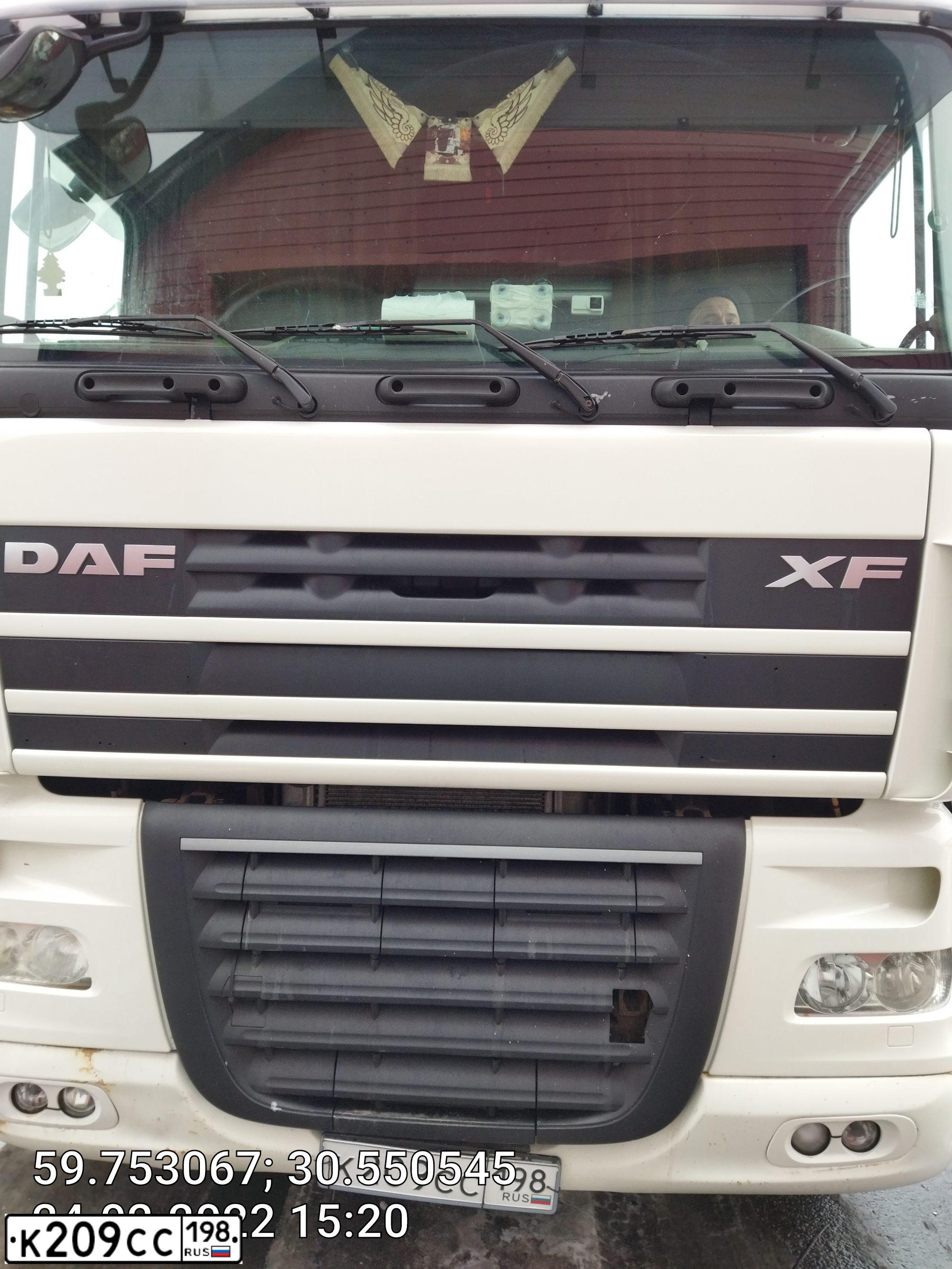 Фото автомобиля DAF XF 105 FT /4X2/, 2013 — госномер К209СС198. Цвет: Белый