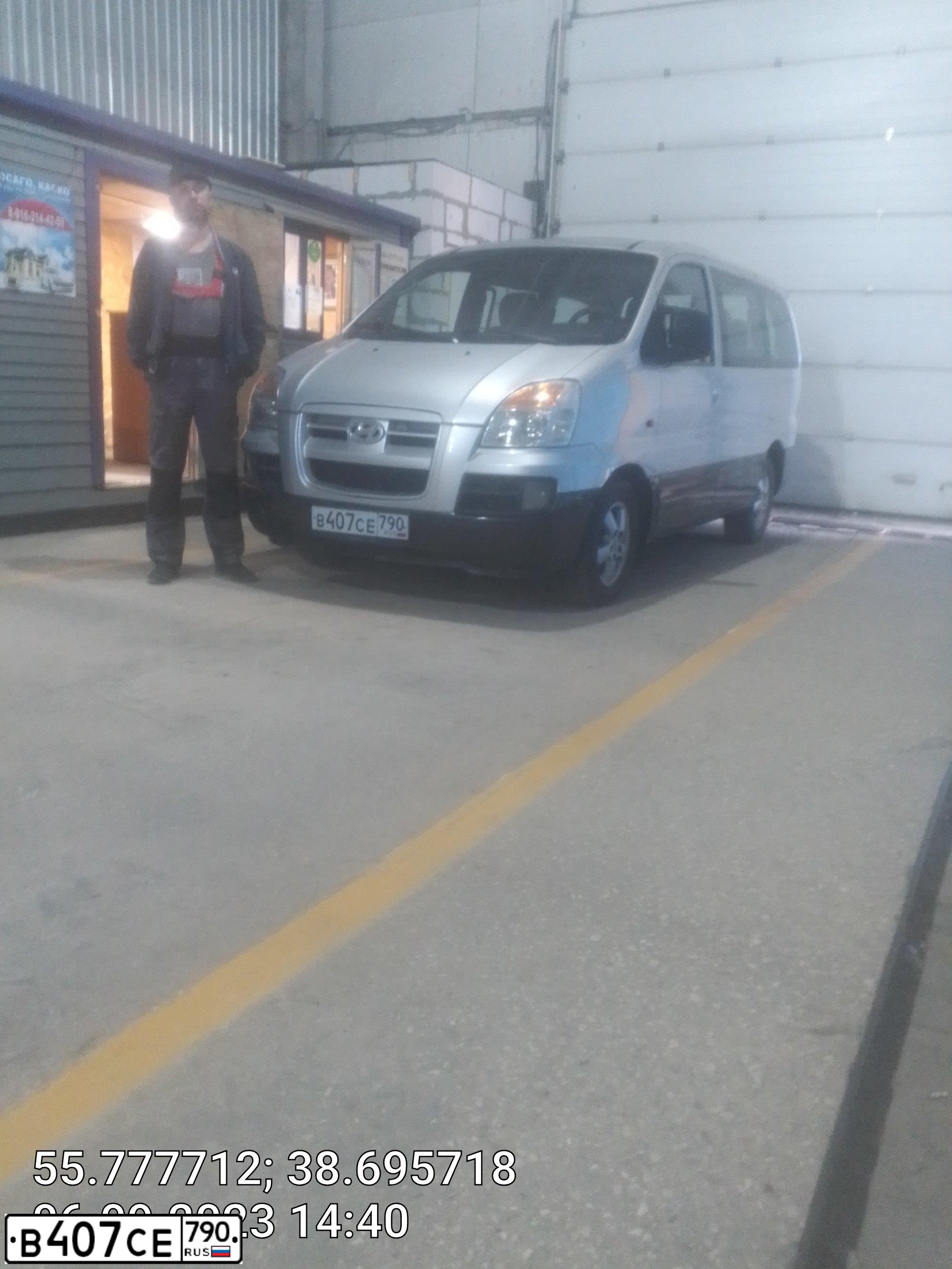 Фото автомобиля HYUNDAI H 1/H 100/STAREX, 2004 — госномер В407СЕ790. Цвет: СЕРЫЙ ТЕМНЫЙ