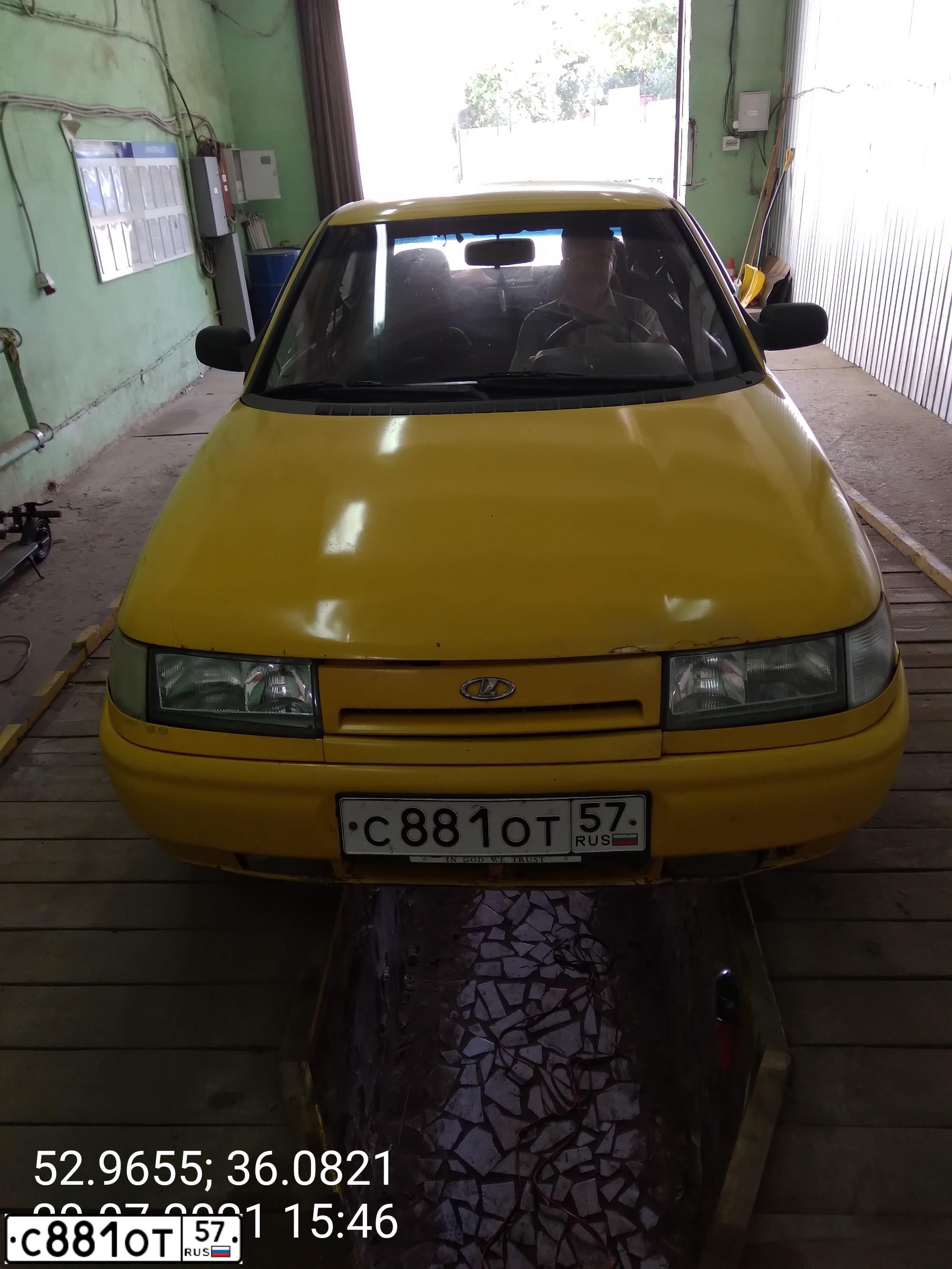Фото автомобиля LADA 2110, 1998 — госномер М156КА33. Цвет: Красный