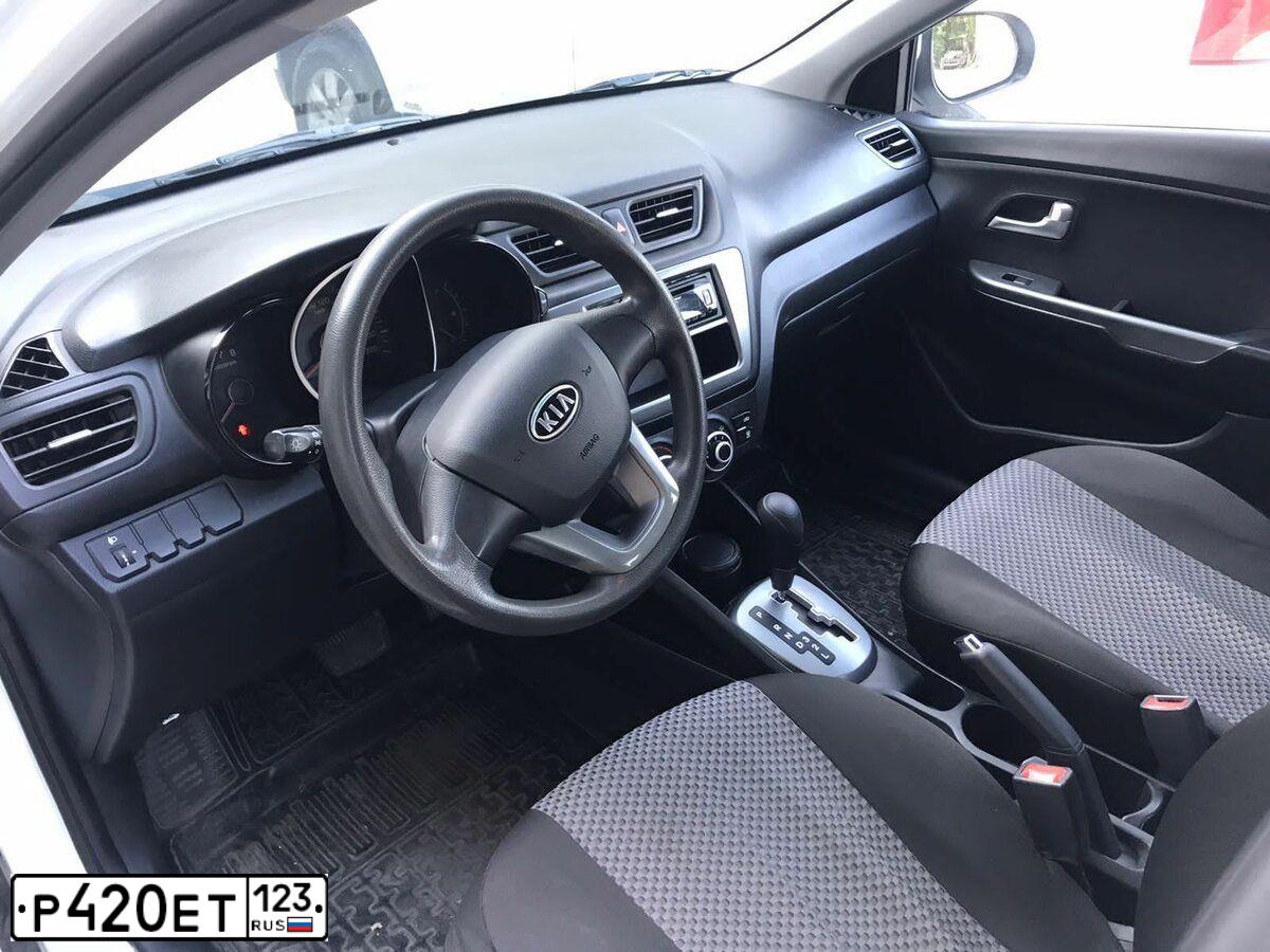 Фото автомобиля KIA RIO, 2012 — госномер Н672ЕТ82. Цвет: Белый