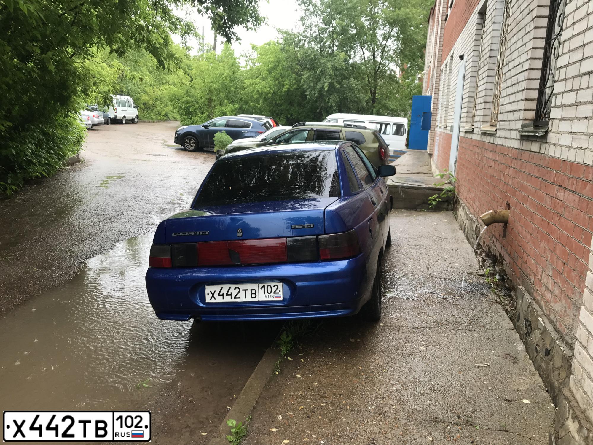Фото автомобиля LADA 2110, 2003 — госномер Х442ТВ102. Цвет: СЕРЕБРИСТЫЙ ЯРКО-СИНИЙ