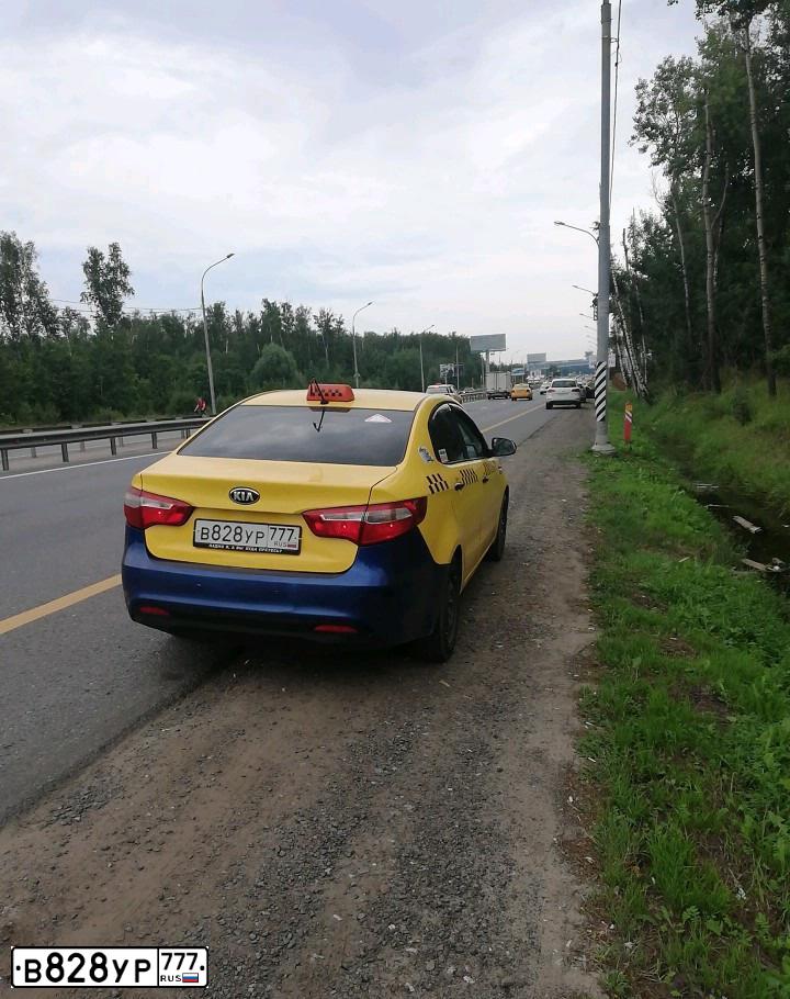 Фото автомобиля KIA RIO, 2013 — госномер М333ВН21. Цвет: синий