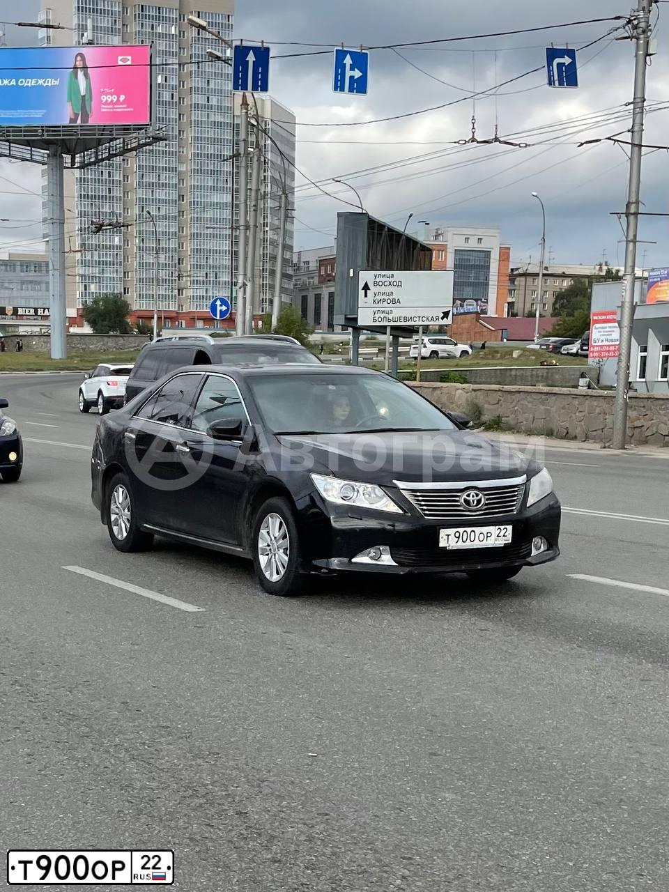 Фото автомобиля TOYOTA CAMRY, 2011 — госномер Т900ОР22. Цвет: ЧЕРНЫЙ