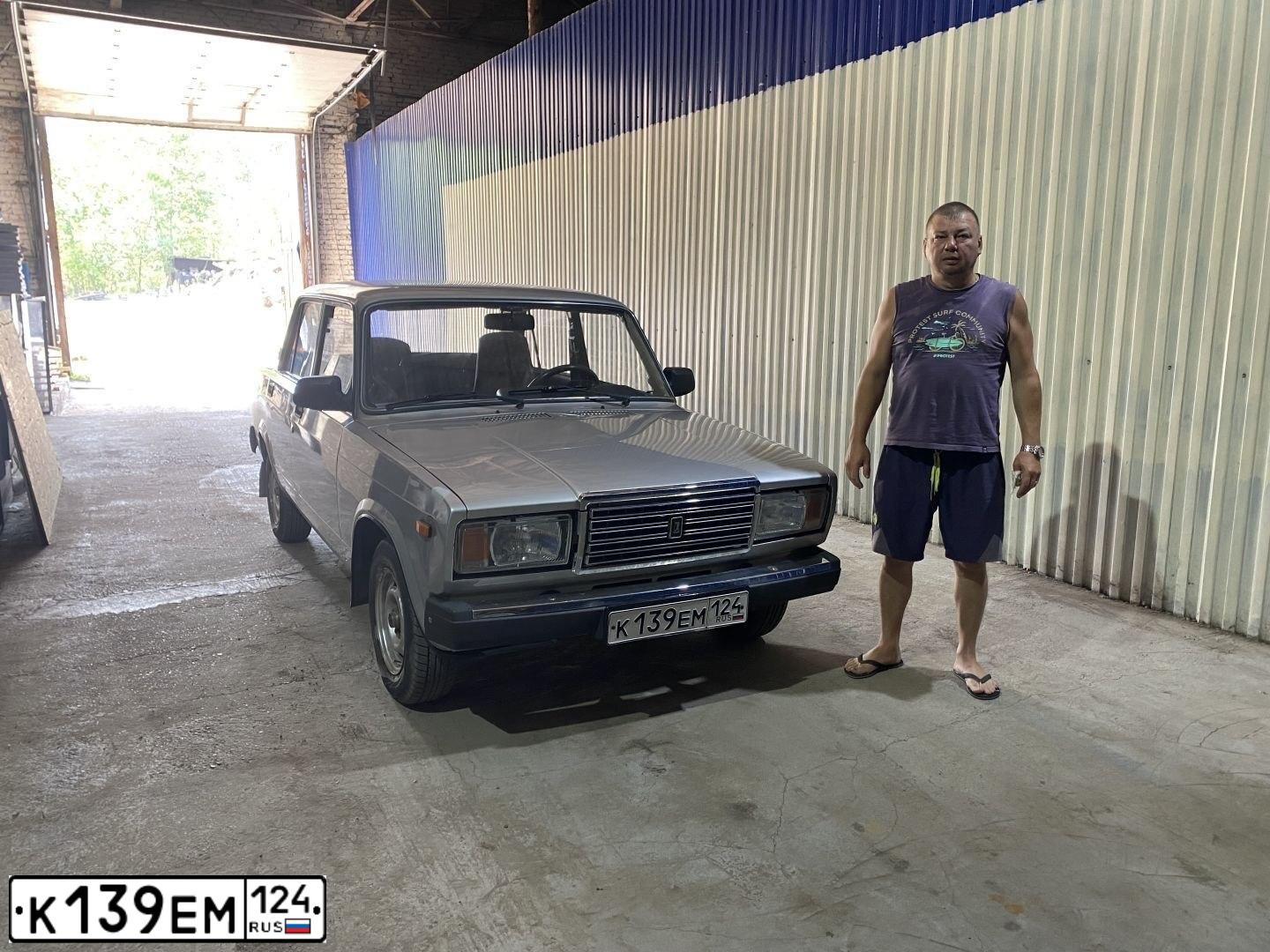 Фото автомобиля LADA 2107 LADA, 2011 — госномер К139ЕМ124. Цвет: СЕРЕБРИСТЫЙ