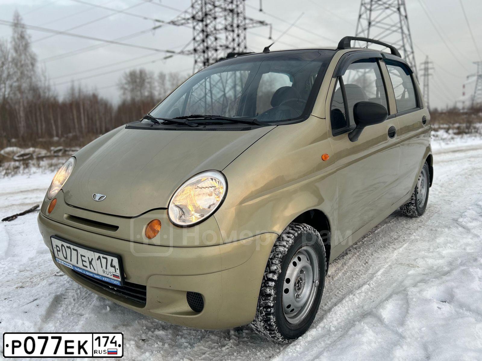 Фото автомобиля DAEWOO MATIZ, 2008 — госномер Р077ЕК174. Цвет: ПЕСОЧНО-БЕЖЕВЫЙ