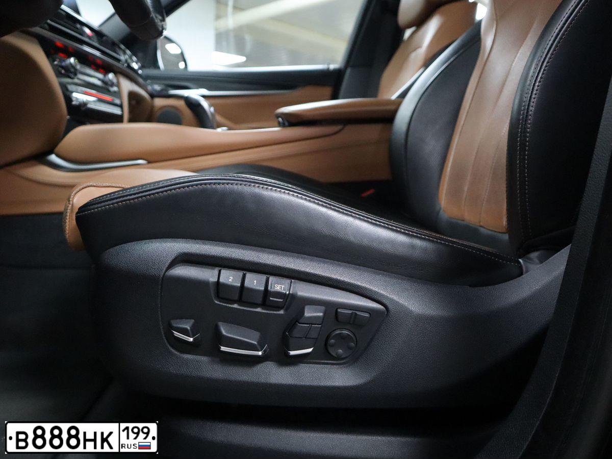 Фото автомобиля LEXUS LX, 2006 — госномер К557СУ154. Цвет: ЧЕРНЫЙ