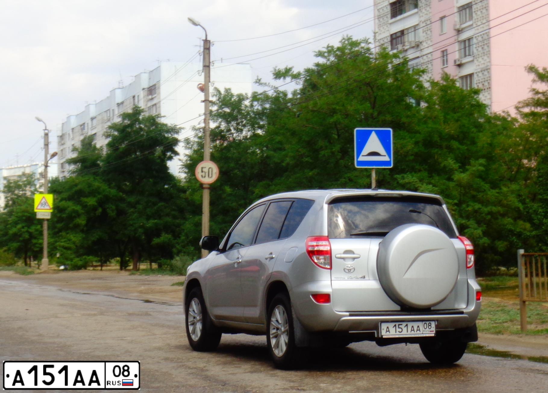 Фото автомобиля TOYOTA RAV4, 2011 — госномер А151АА08. Цвет: серебристый