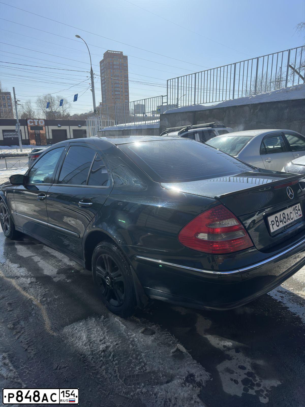 Фото автомобиля MERCEDES-BENZ E240, 2004 — госномер Т209СК154. Цвет: Темно-зеленый