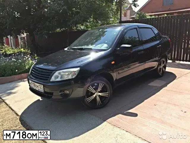 Фото автомобиля LADA 2190 GRANTA, 2013 — госномер М718ОМ123. Цвет: СИНЕ-ЧЕРНЫЙ