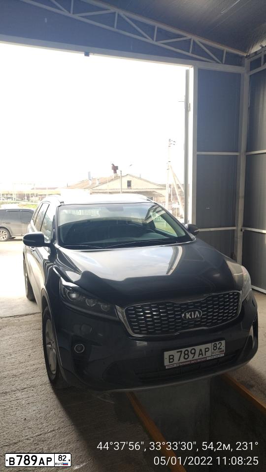 Фото автомобиля KIA UM (SORENTO), 2018 — госномер В789АР82. Цвет: СЕРЫЙ