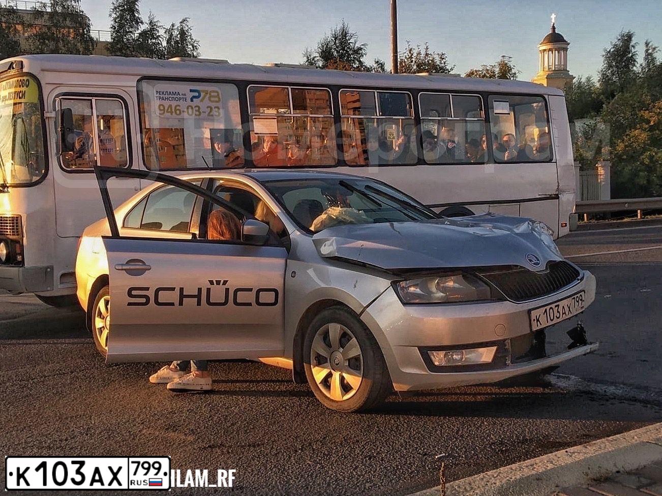 Фото автомобиля SKODA RAPID, 2017 — госномер Е586МС164. Цвет: СЕРЕБРИСТЫЙ